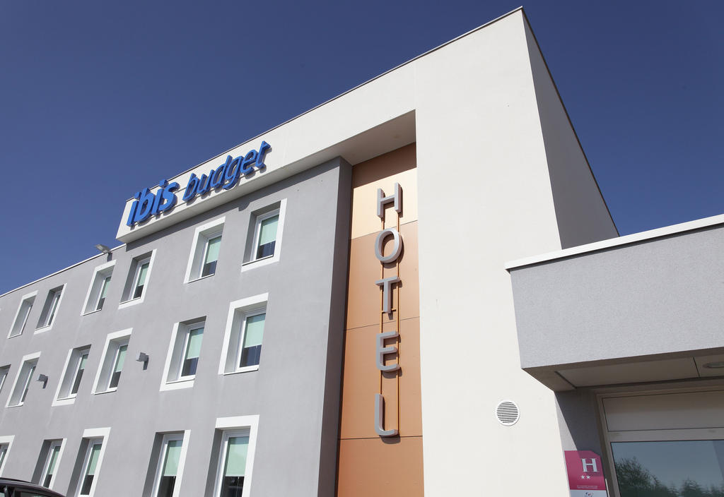 Hotel Ibis Budget Cherbourg - La Glacerie Zewnętrze zdjęcie